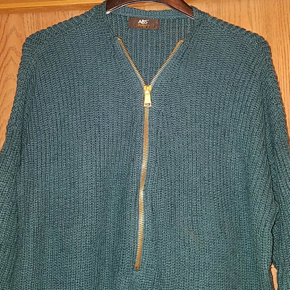 Green sweater - Picture 2 of 7